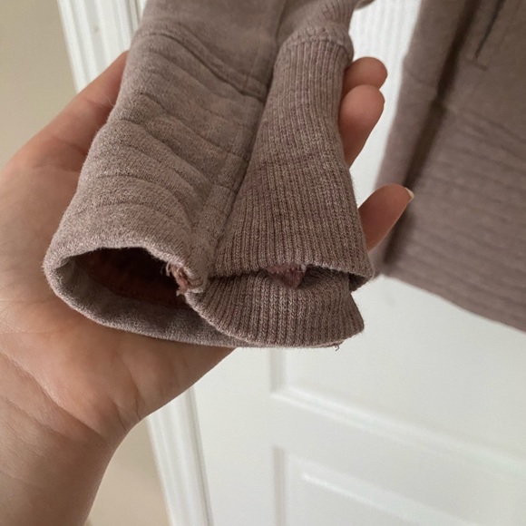 Lulu zip up sweater with thumb holes,4 pockets 2 inside 2 out.Only worn once - Picture 5 of 7